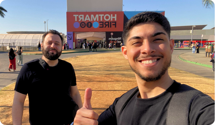 Joviano e Emerson no evento Hotmart Fire.